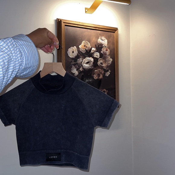 SOLD | Lebod Charcoal Ribbed Cropped Workout Shirt - Picture 2 of 5
